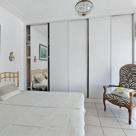 Holiday home La Vigneronne Castelginest